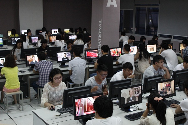 信息工程系认真组织入党积极分子观看记录片《中国梦.中国路》