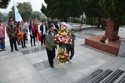 缅怀革命先烈 弘扬革命精神