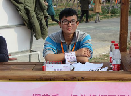 人文艺术系百人志愿服务天王樱花节