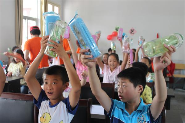 信息工程系“扶幼敬老 传承美德”暑期社会实践小分队深入开展“快乐过暑假 让留守儿童不再孤单”志愿服务活动