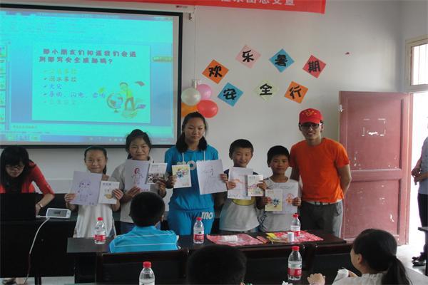 信息工程系“扶幼敬老 传承美德”暑期社会实践小分队深入开展“快乐过暑假 让留守儿童不再孤单”志愿服务活动