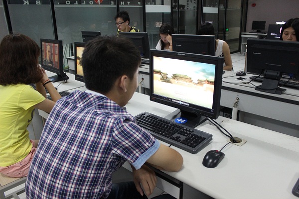 信息工程系认真组织入党积极分子观看记录片《中国梦.中国路》